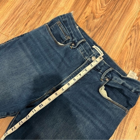 Good American Good Legs Fray Hem Jeans in BLUE 319 - Picture 13 of 15